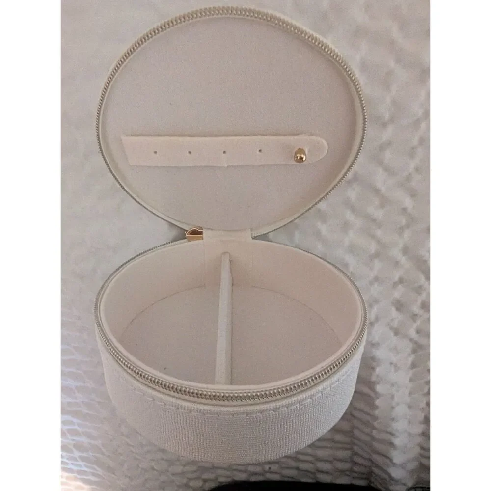 A New Day Women's Off White Round Pearl Travel Zip Jewelry Box